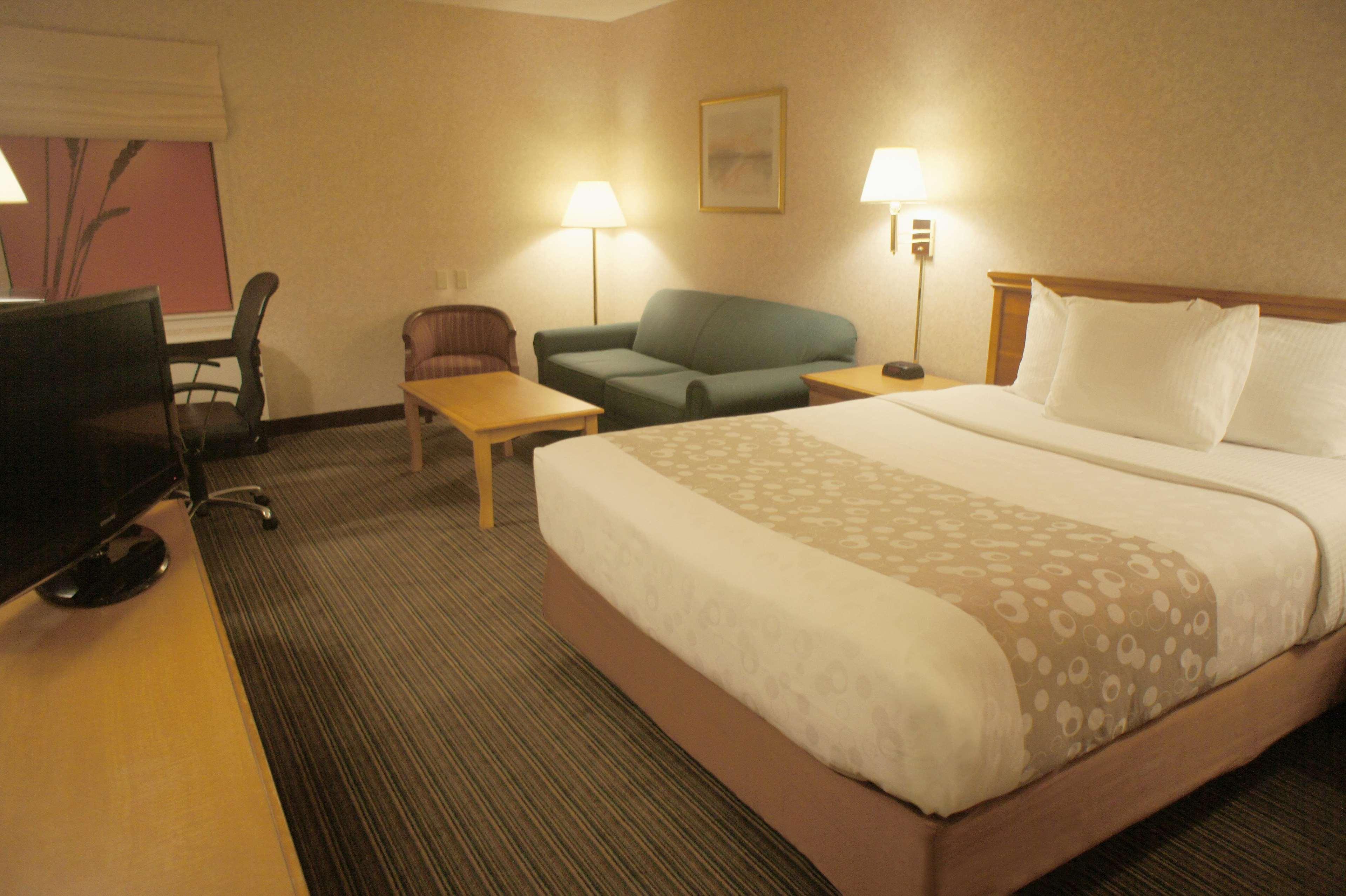Holiday Inn Express St. Albans By Ihg Exterior photo