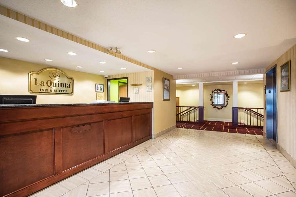 Holiday Inn Express St. Albans By Ihg Interior photo
