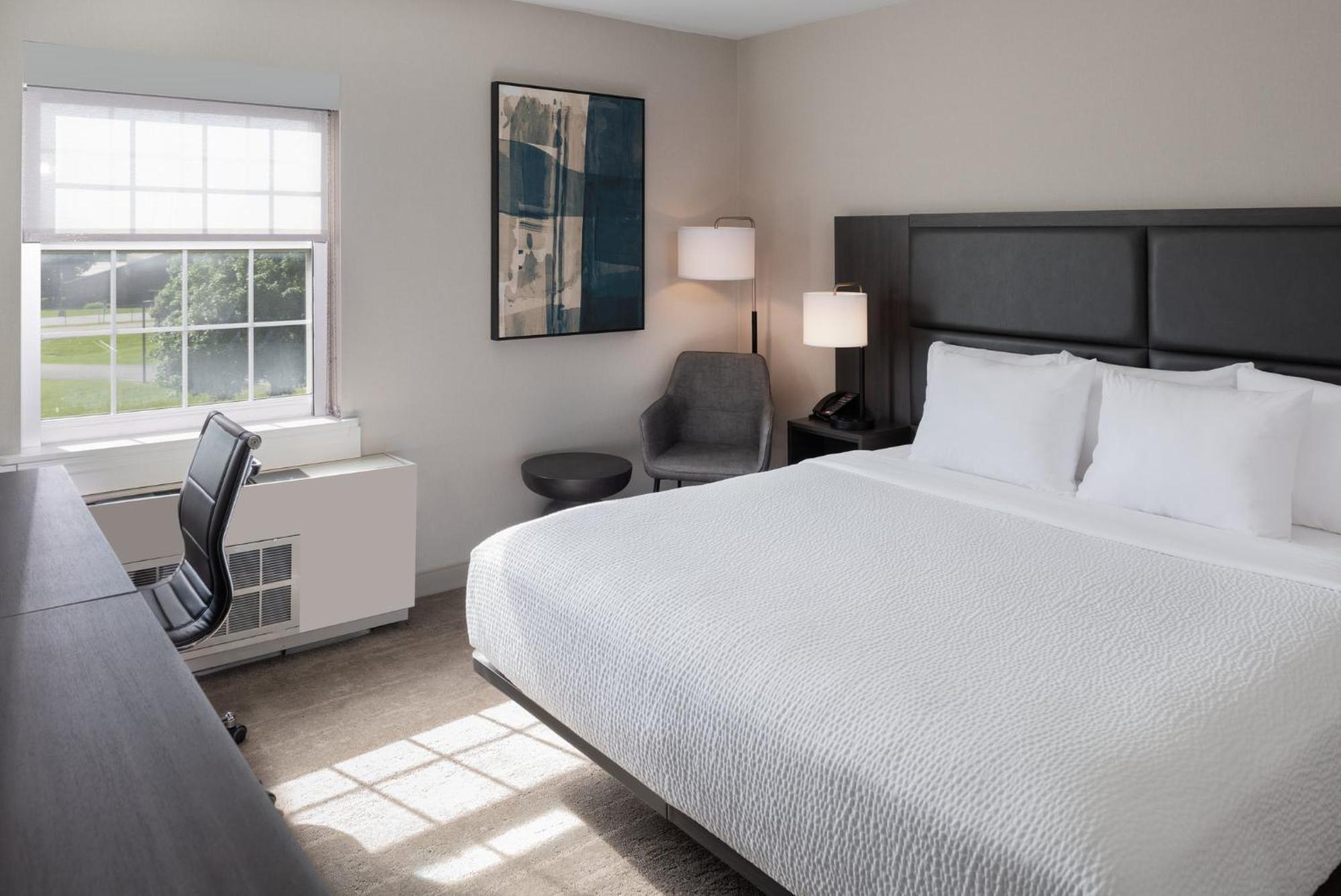 Holiday Inn Express St. Albans By Ihg Exterior photo