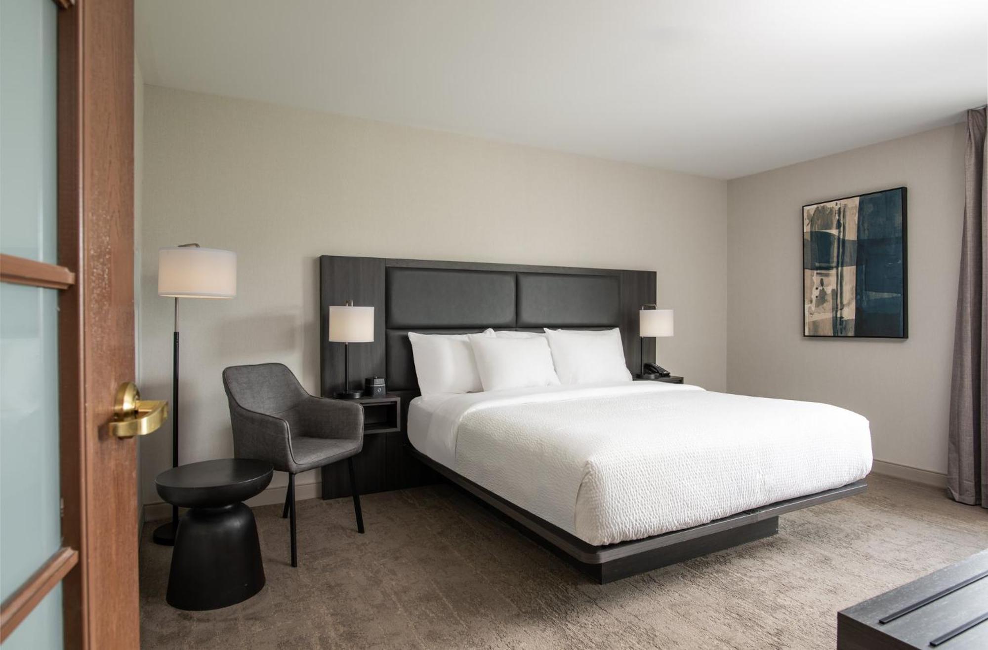 Holiday Inn Express St. Albans By Ihg Exterior photo